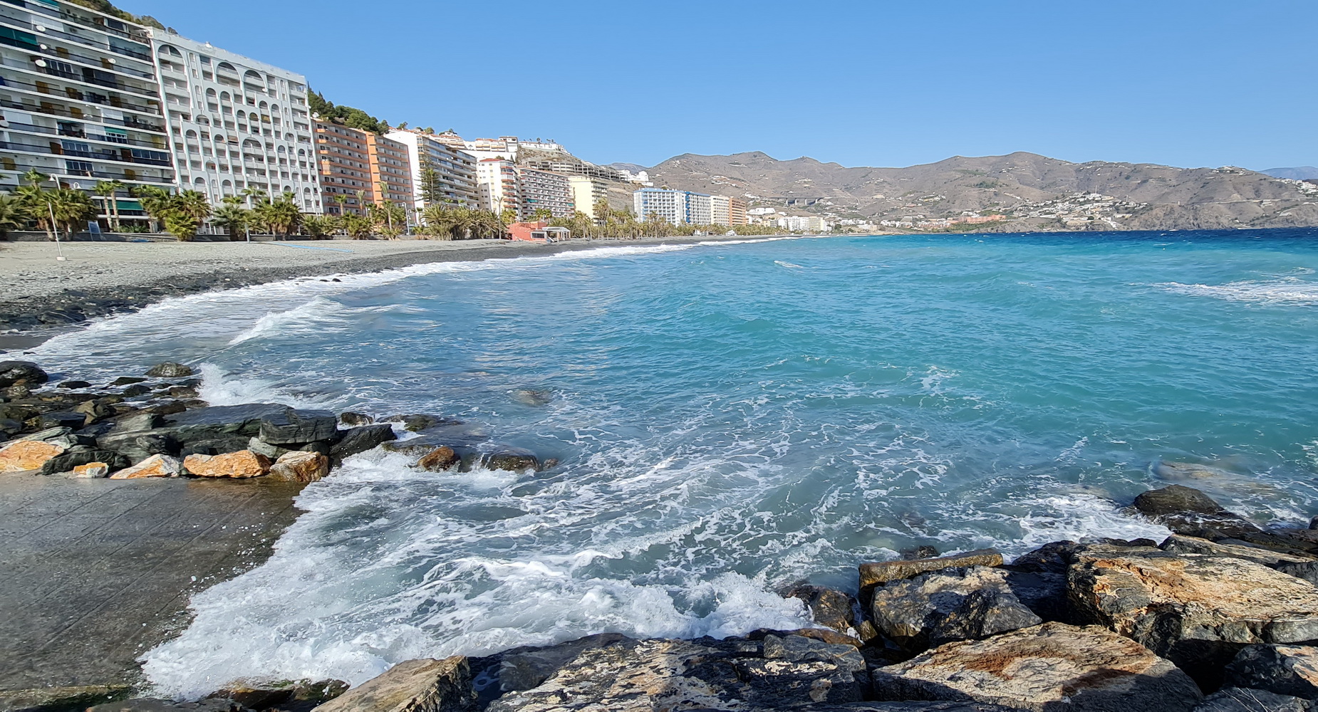 El cuerpo sin vida encontrado anoche junto al espign de Velilla no es del hombre desaparecido en Almucar